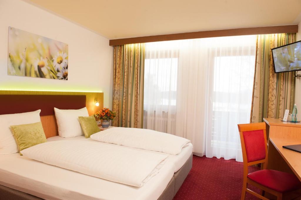 Hotel Seeblick & Ferienwohnung Bad Endorf Pokoj fotografie