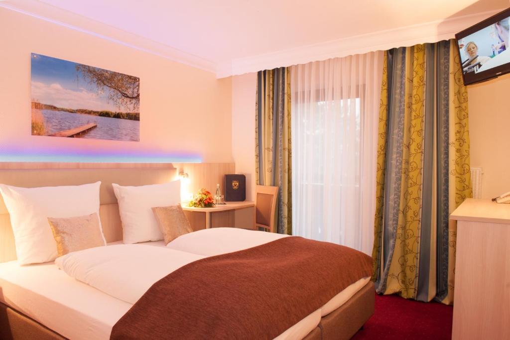 Hotel Seeblick & Ferienwohnung Bad Endorf Pokoj fotografie